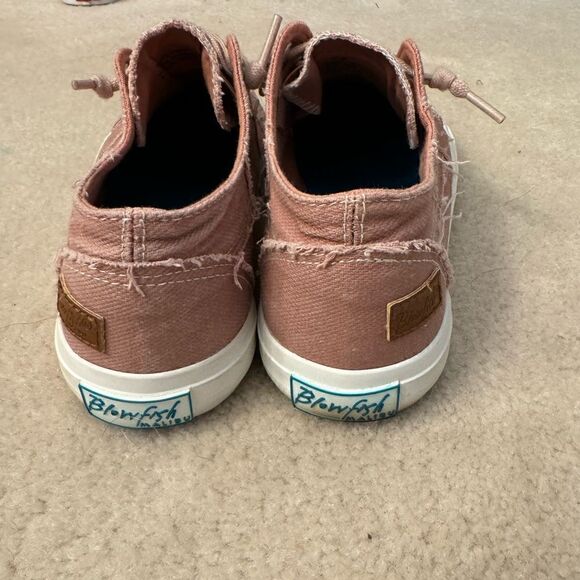 Women’s Blowfish Slip On Tennis Shoes 7.5 - Picture 2 of 4